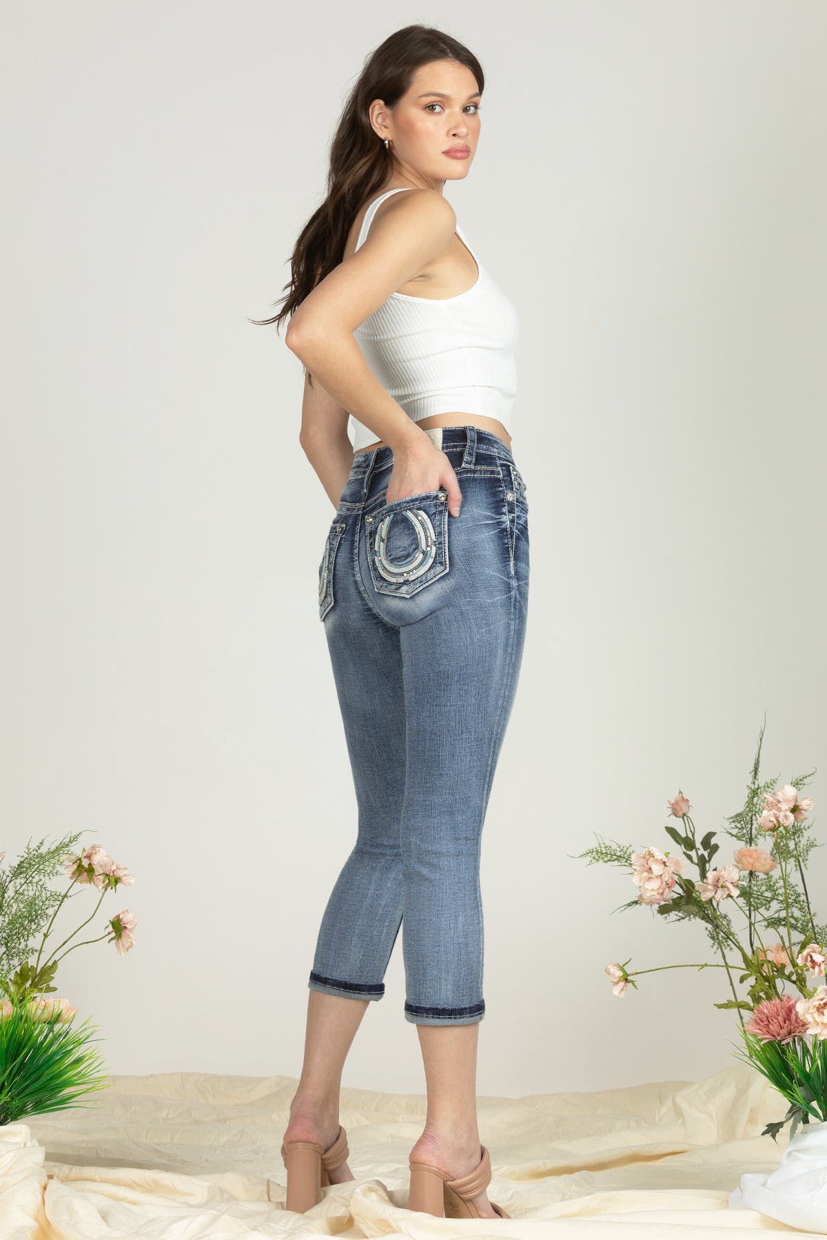 Miss Chic Medium Blue Wash Embellished Pocket Cropped Capri Jeans Women's  Size 7 